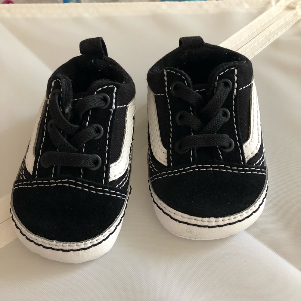 Black & white old skool vans